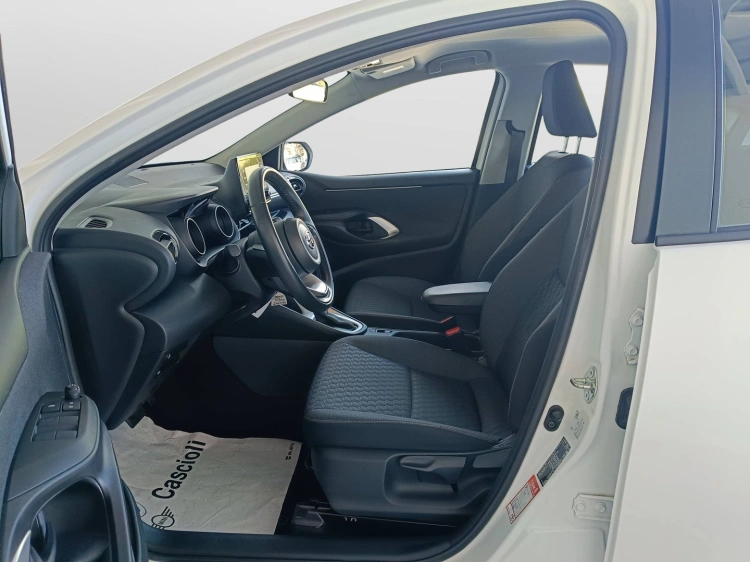 8 - Toyota Yaris Yaris 1.5h Trend