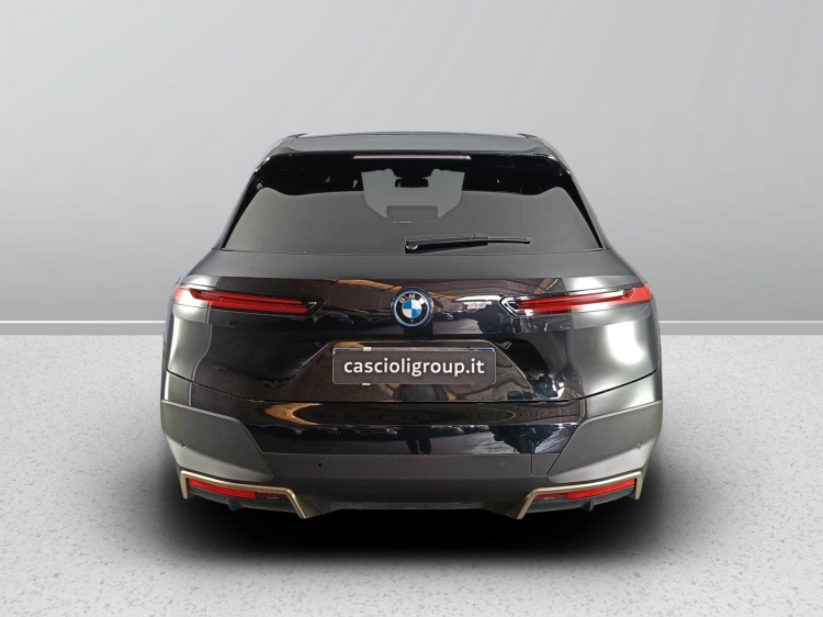 4 - BMW iX iX xdrive40