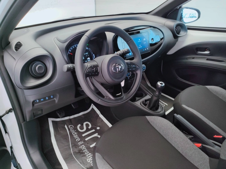16 - Toyota Aygo X Aygo X 1.0 Active 72cv