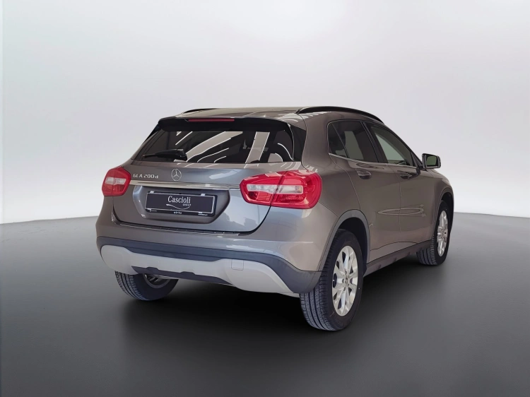 5 - Mercedes-Benz GLA 200 d Business auto