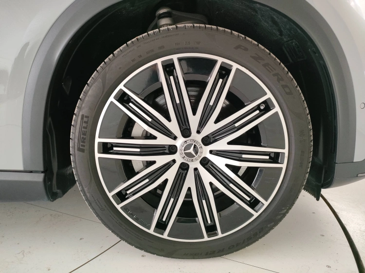 8 - Mercedes-Benz EQE SUV 350+ AMG Line Premium