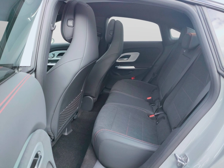 12 - Mercedes-Benz CLA 200