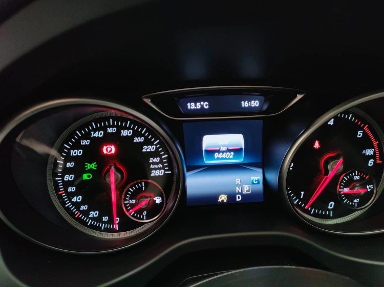 16 - Mercedes-Benz GLA 200 d Night Edition 4matic auto