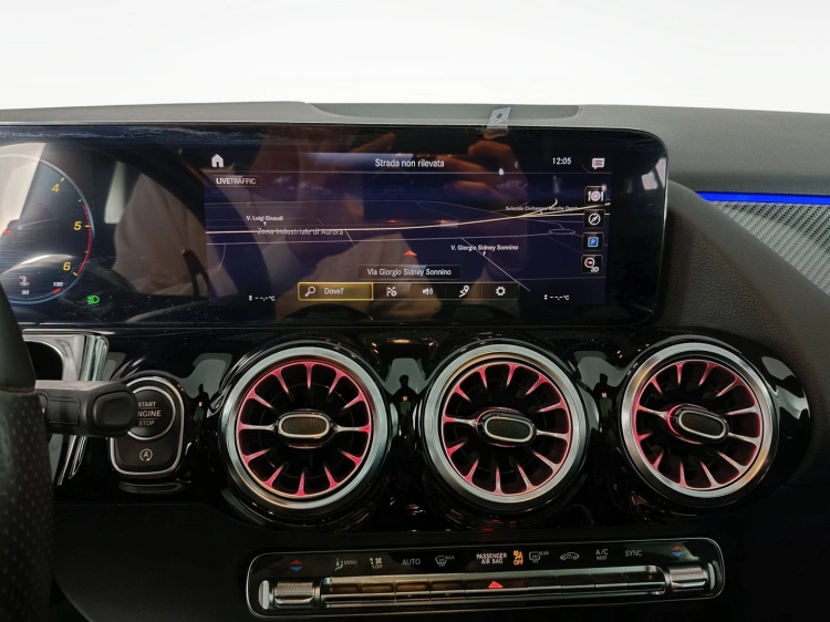 13 - Mercedes-Benz GLA GLA-H247 2020 - 180 d Premium auto