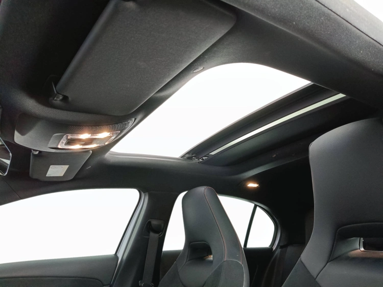 15 - Mercedes-Benz Classe A 180 d Premium auto