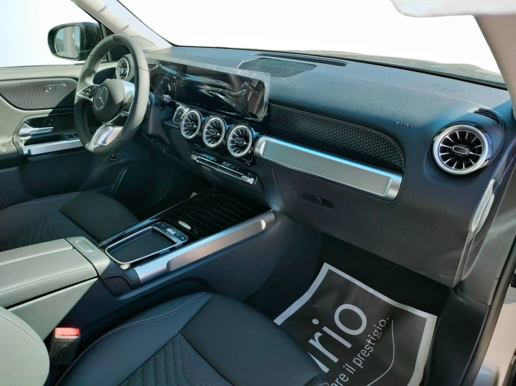 10 - Mercedes-Benz GLB 200 d Automatic 4MATIC