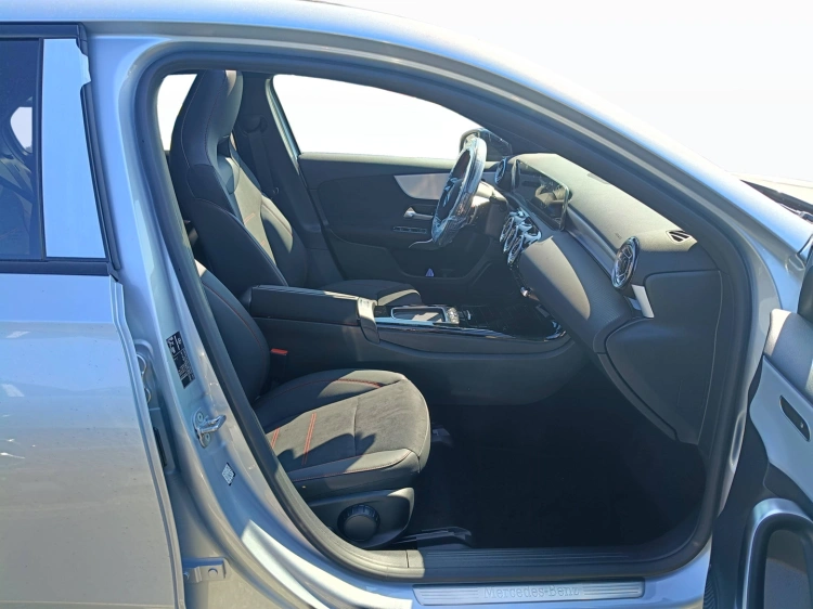11 - Mercedes-Benz Classe A 180 d Automatic