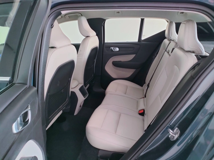 12 - Volvo XC40 XC40 2.0 d3 Inscription