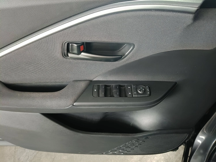17 - Toyota C-HR C-HR 2.0 hv Trend fwd e-cvt