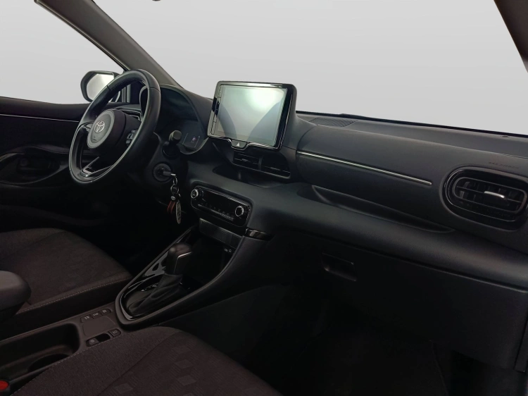 11 - Toyota Yaris Yaris 1.5h Trend