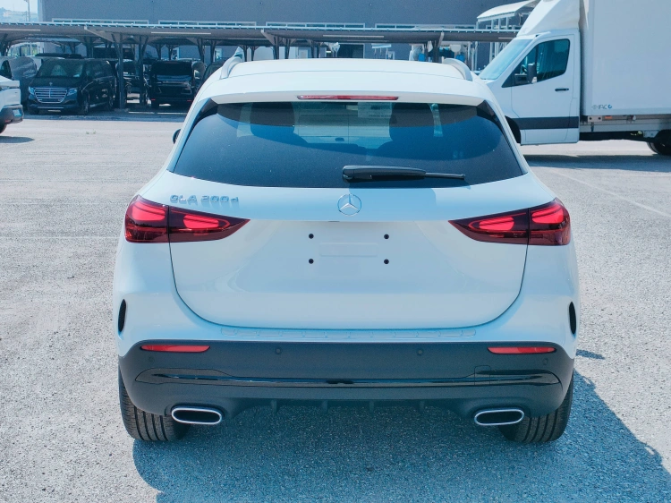 4 - Mercedes-Benz GLA 200 d automatic