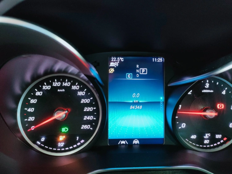 18 - Mercedes-Benz GLC 220 d Sport 4matic auto
