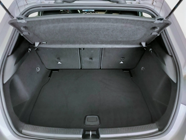 12 - Mercedes-Benz Classe A 180 d Premium auto