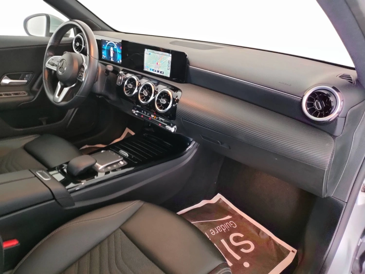 10 - Mercedes-Benz Classe A 180 d Business Extra auto