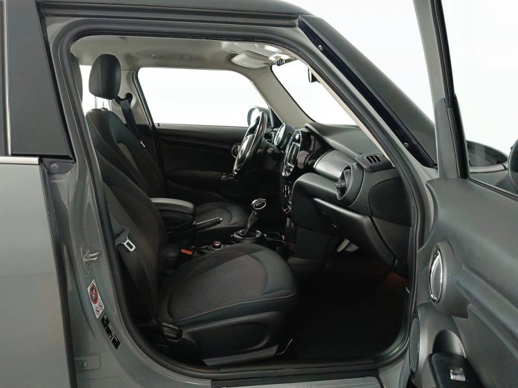 11 - MINI IV F55 Mini 1.5 Cooper D Business 5p auto