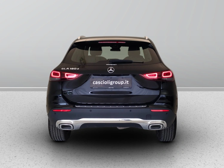 4 - Mercedes-Benz GLA 180 d Sport auto
