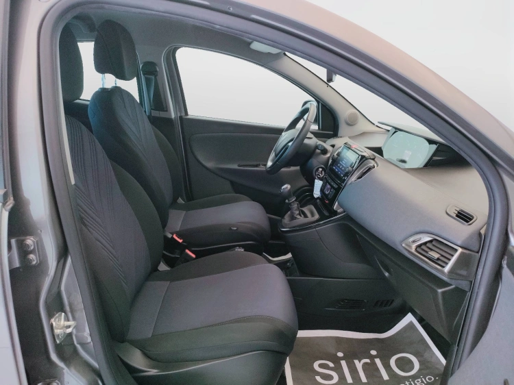 11 - Lancia Ypsilon Ypsilon 1.0 firefly hybrid Gold s&s 70cv