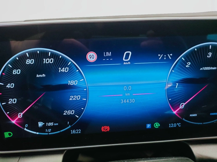 17 - Mercedes-Benz GLC 220 d AMG Line Premium Plus 4matic auto