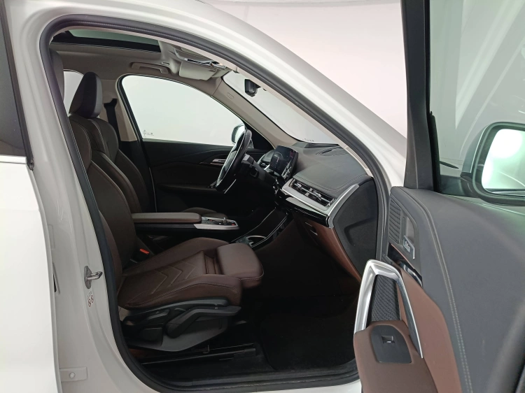 11 - BMW iX1 iX1 xdrive 30 X-Line