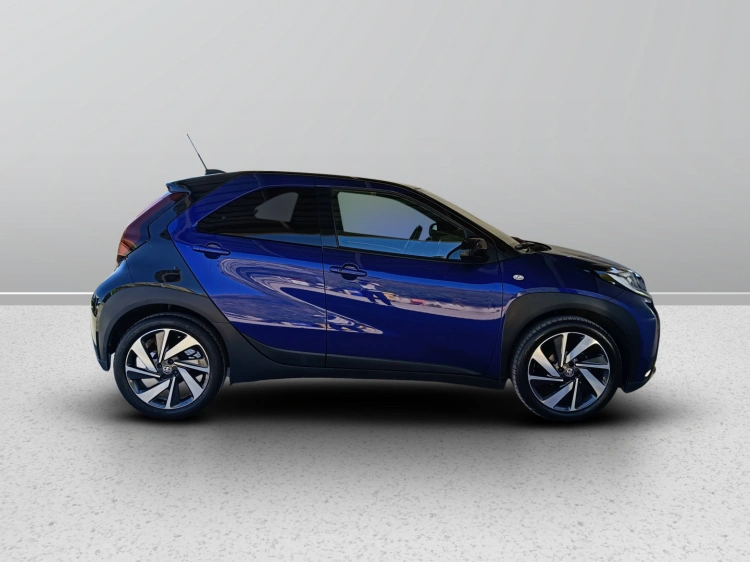 6 - Toyota Aygo X Aygo X 1.0 Lounge 72cv