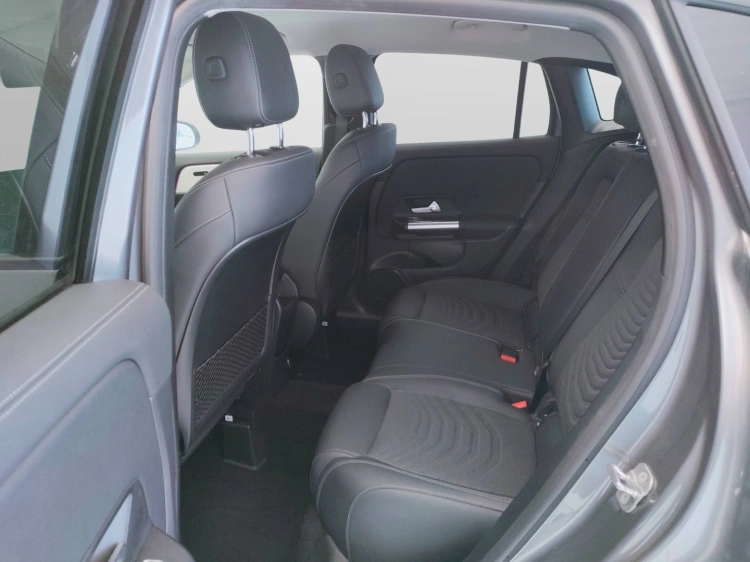 13 - Mercedes-Benz GLA 180 d Progressive Advanced Plus auto