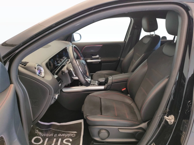14 - Mercedes-Benz GLA 200 d Premium auto