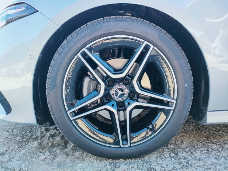 7 - Mercedes-Benz Classe A 180 d Automatic