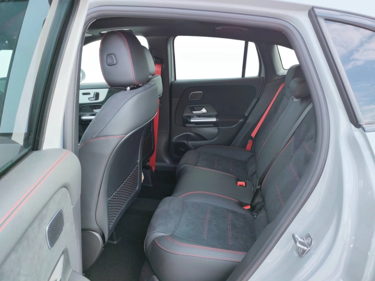 10 - Mercedes AMG GLA Mercedes-AMG GLA 35 4MATIC