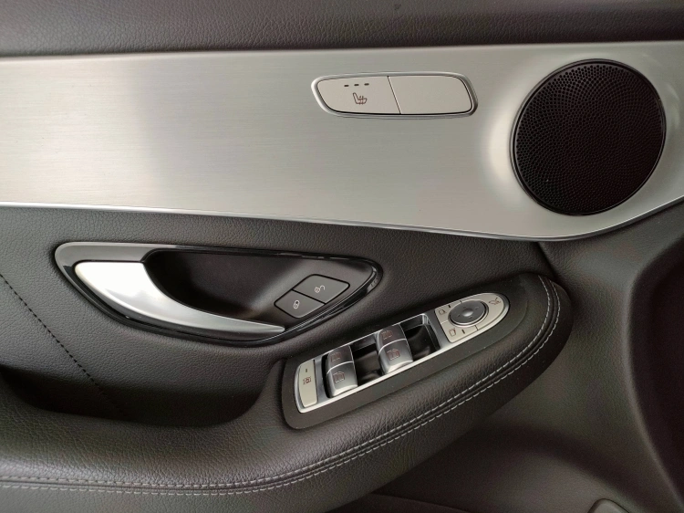12 - Mercedes-Benz GLC 220 d Premium 4matic auto