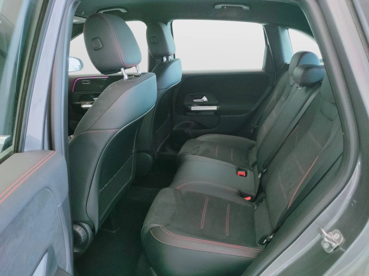 13 - Mercedes-Benz Classe B 180 d AMG Line Advanced Plus auto