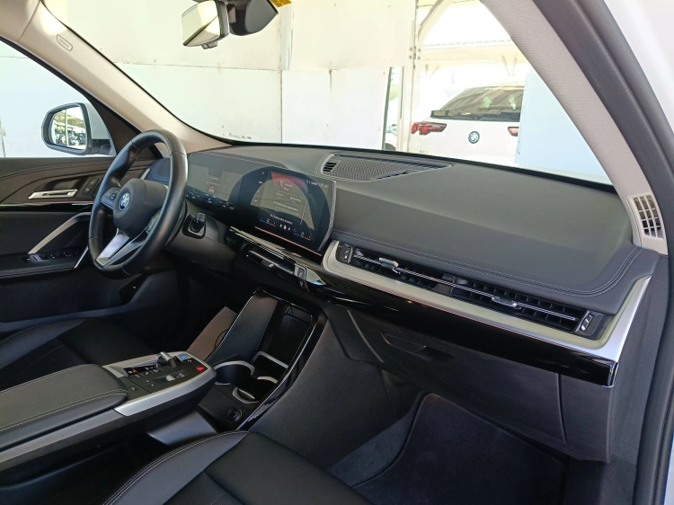 10 - BMW iX1 BMW iX1 eDrive20-Special Edition