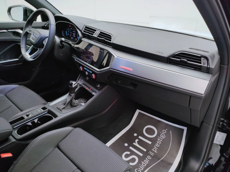 10 - Audi Q3 Q3 35 2.0 tdi Identity Black s-tronic