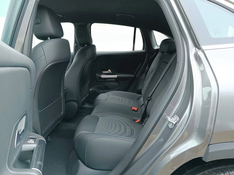 9 - Mercedes-Benz EQA 300 4MATIC