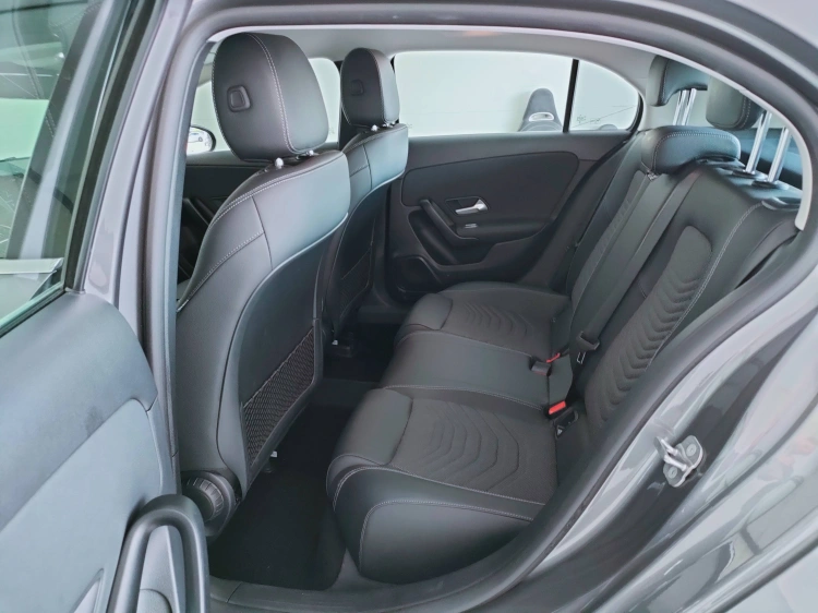 10 - Mercedes-Benz Classe A 180 d Advanced auto