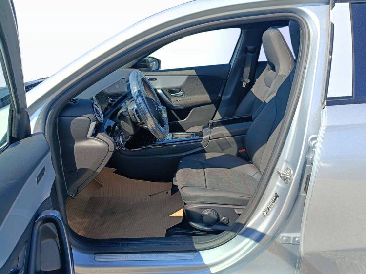 8 - Mercedes-Benz Classe A 180 d Automatic