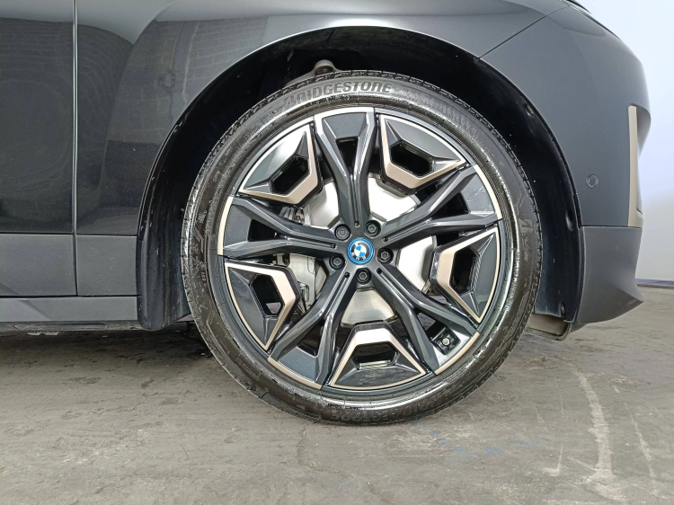 7 - BMW iX iX xdrive40