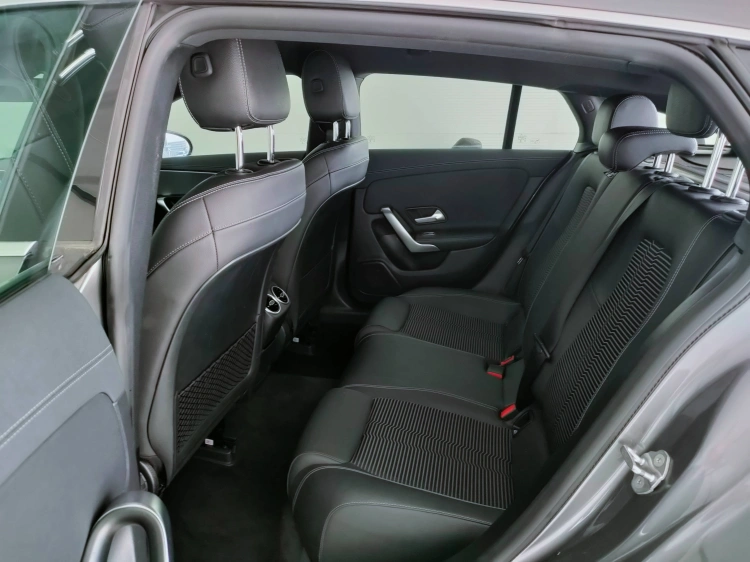 13 - Mercedes-Benz CLA Shooting Brake 200 d Sport auto