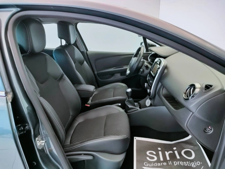 14 - Renault Clio Clio 1.5 dci Moschino Intens 90cv