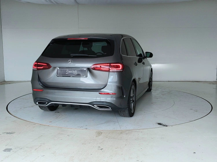 5 - Mercedes-Benz Classe B 180 Premium auto