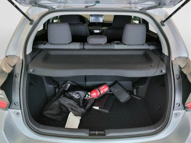 11 - Toyota Yaris Yaris 1.5h Trend