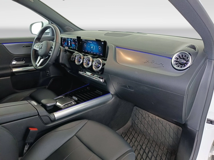 10 - Mercedes-Benz EQA 300 Sport 4matic