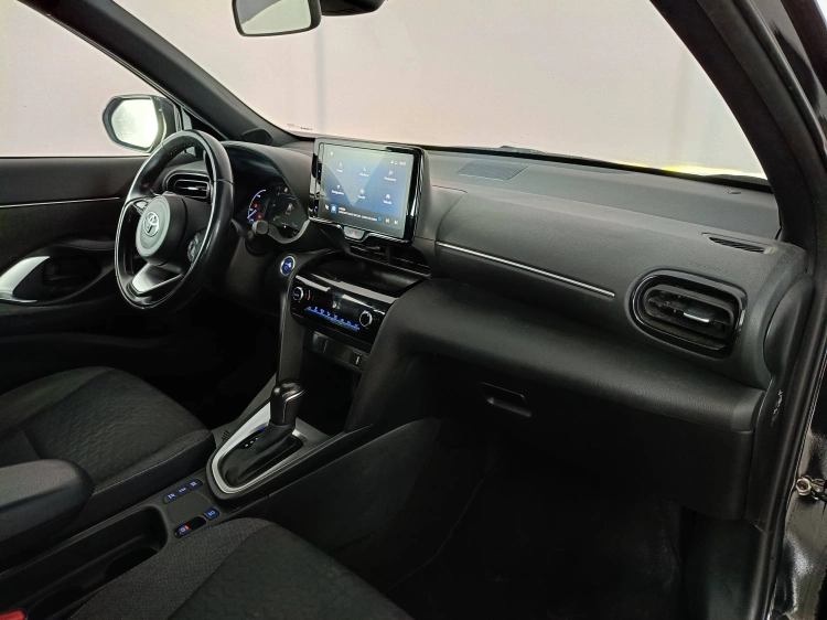 11 - Toyota Yaris Cross ANNO 2024 YARIS CROSS LOUNGE