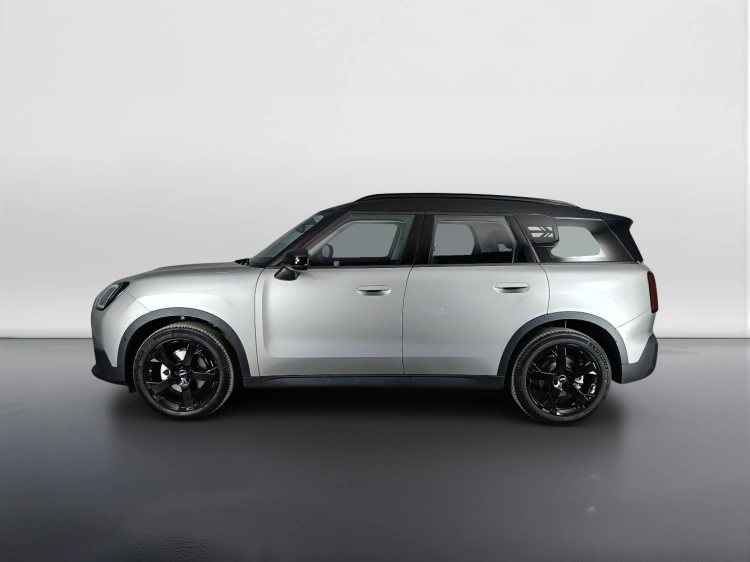 6 - MINI Countryman Mini Countryman 2.0 48V D Classic auto