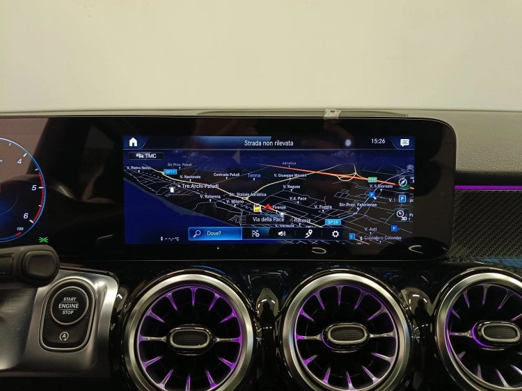 13 - Mercedes-Benz GLB 200 d Premium auto