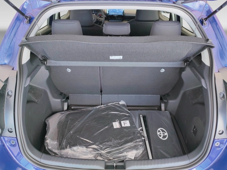 11 - Toyota Yaris YARIS 1.5H ECVT 5P MY26