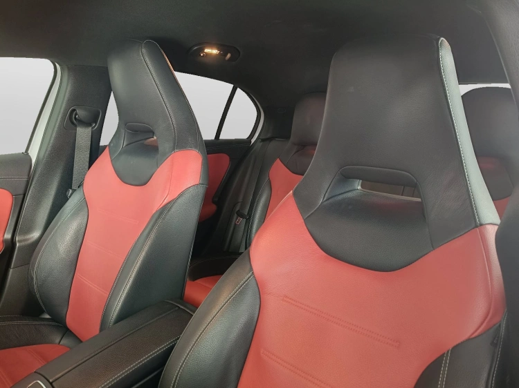 17 - Mercedes-Benz Classe A 180 d Premium auto
