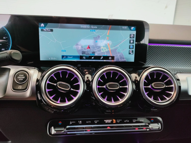 16 - Mercedes-Benz GLB 200 d Premium auto