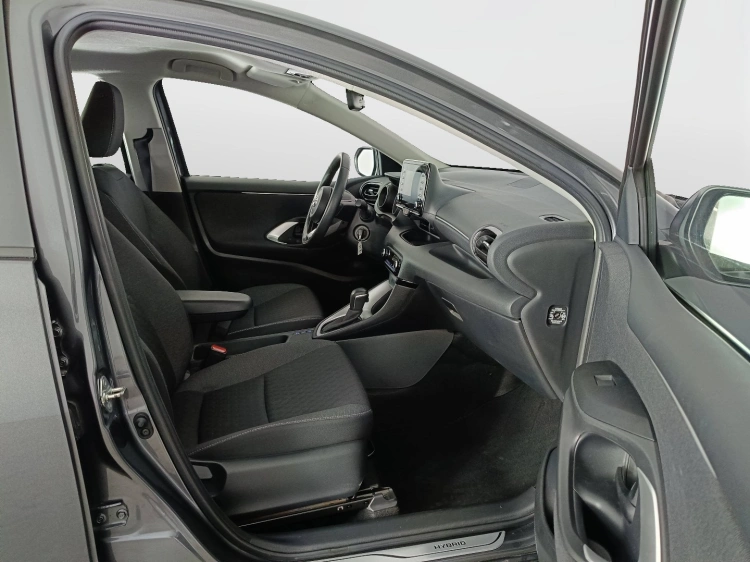 11 - Toyota Yaris Yaris 1.5h Trend