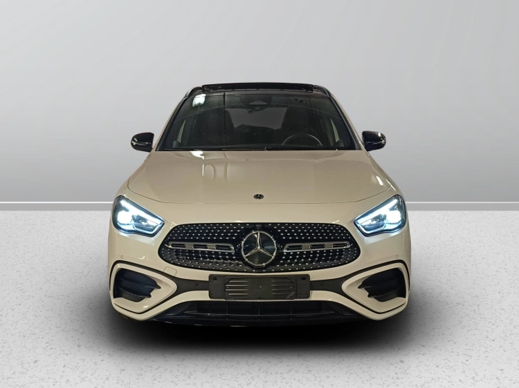 2 - Mercedes-Benz GLA 200 d automatic