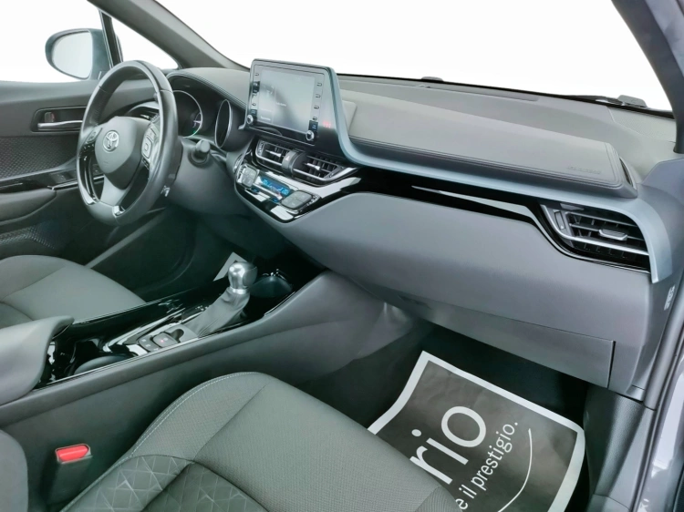 8 - Toyota C-HR C-HR 2.0h Trend e-cvt